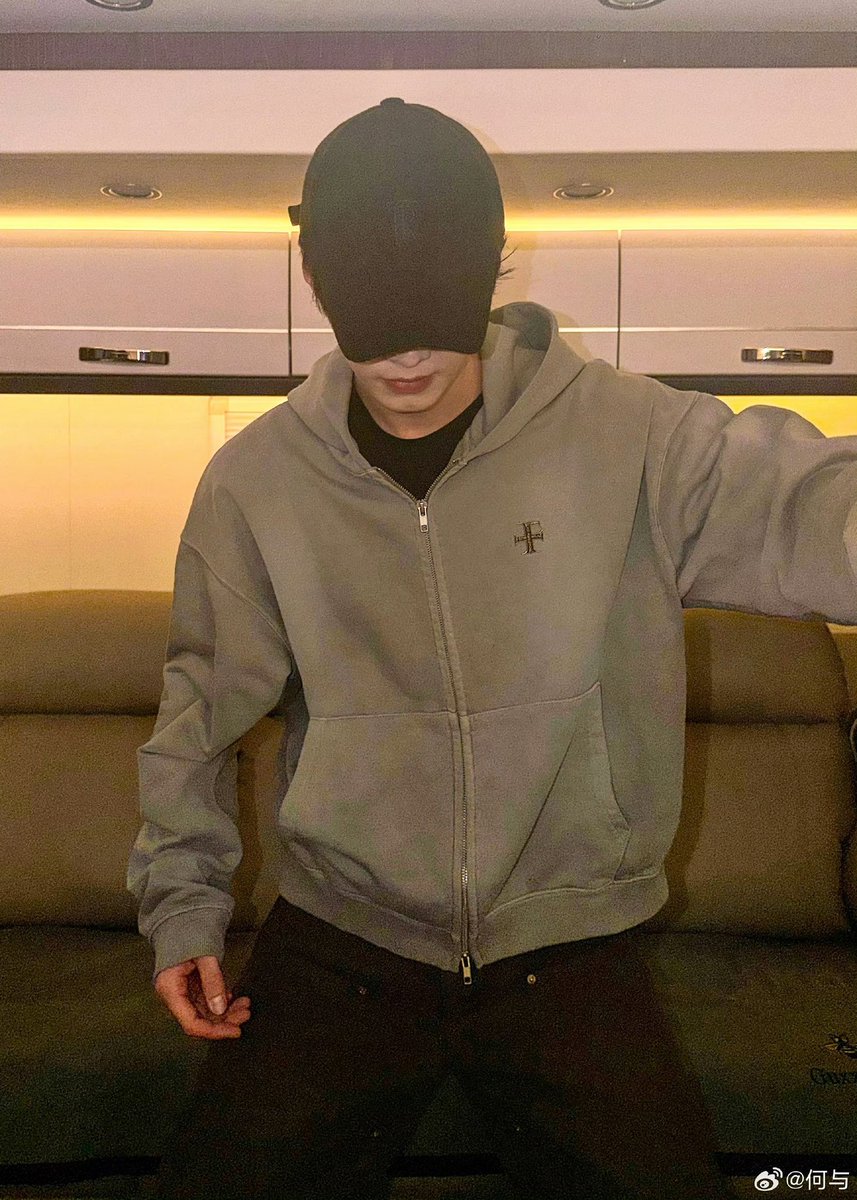 aaaa we got a heyu lil dump on weibo. life’s good again 💖