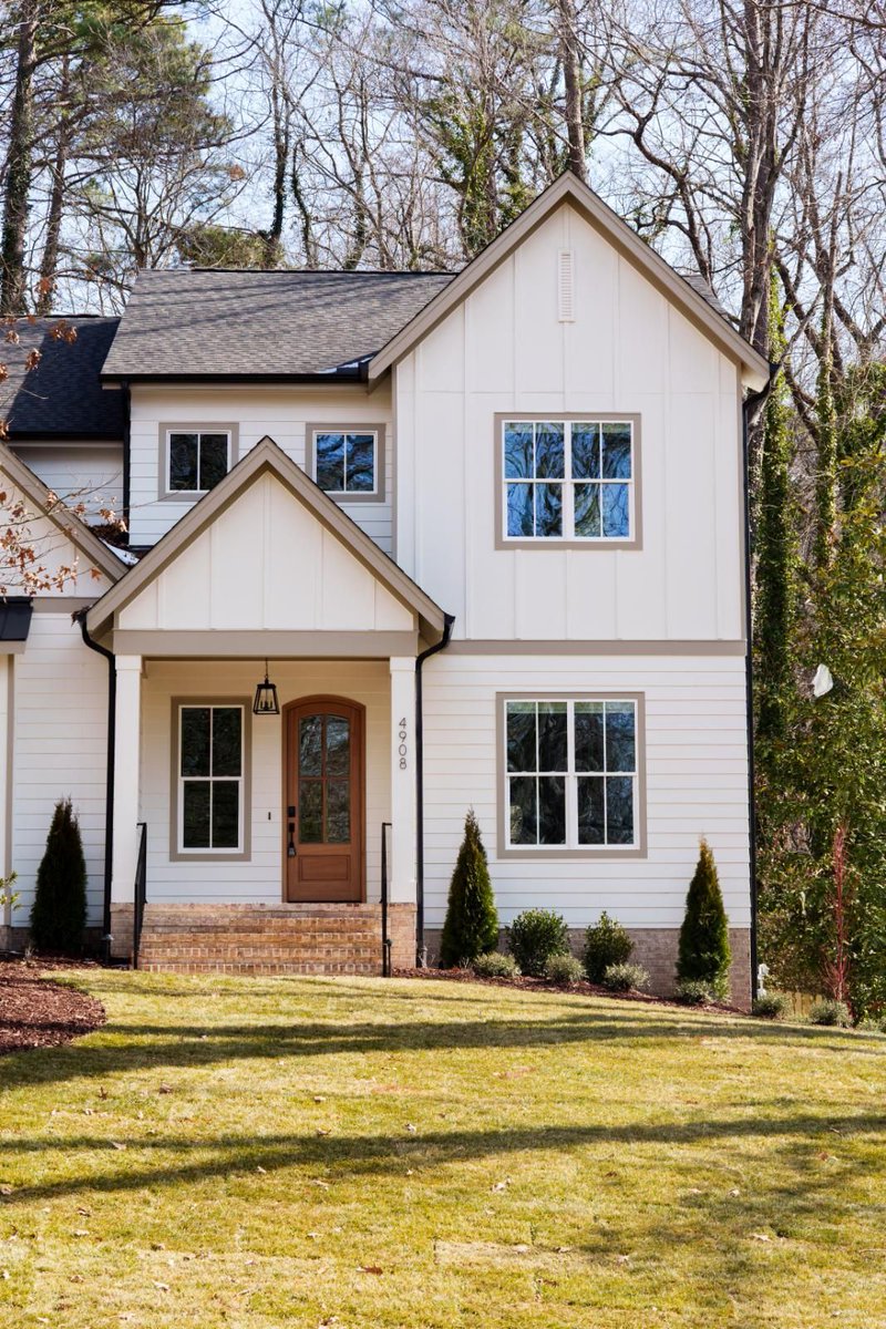 RevolutionHomes's tweet photo. Can you spot some of the architectural details that add subtle sophistication to this custom-built #NorthHills Drive home? 🏡  Interior spotlights to come as we near completion for our homeowners, but in the meantime, let's make YOUR dream home a reality! https://t.co/D3AghPeo8b. https://t.co/D0FQsgS8um
