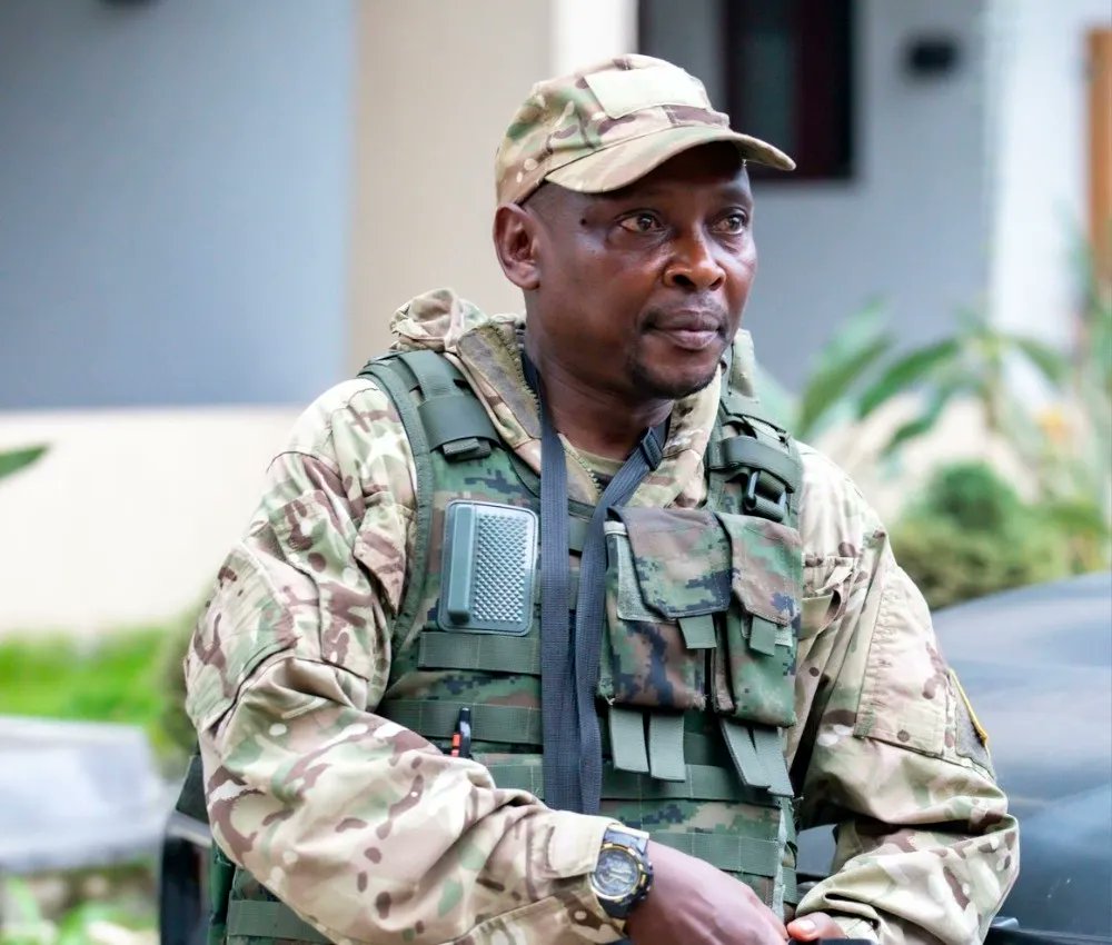 flashfmrw's tweet image. Imbuga nkoranyambaga z'abanyamakuru b'abanyekongo, ziravuga ko Lt.Col Willy Ngoma wavugiraga #AFCM23 yaba yiciwe mu gitero cya drone cyari kimugambiriye n'abo bari kumwe muri #Rubaya teritwari ya #Masisi. Nta rwego ruratangaza uru rupfu. Uyu mutwe wavuze ko muri Masisi haraye