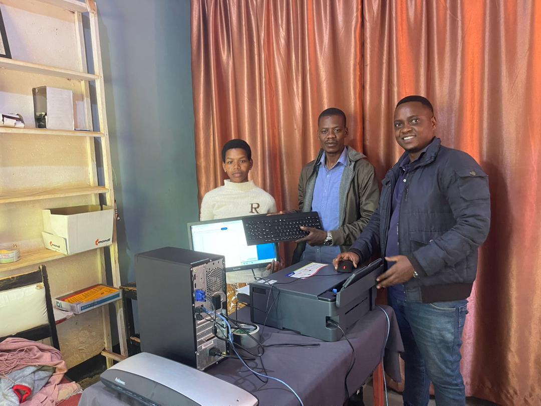 SOSTanzania's tweet photo. Kutoka kukata tamaa hadi kuwa tegemeo la familia 🌱
Lightness Staphano (21), mnufaika wa @SOSTanzania – Arusha, ameanzisha duka la stationary linalomuwezesha kumtunza mwanae na familia. Ushahidi kuwa uwezeshaji hubadilisha maisha. ✨
#YouthEmpowerment #Arusha #SOSCV https://t.co/AqFThCyMaA