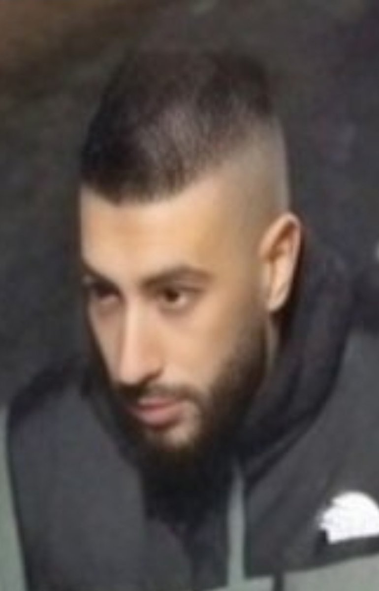 MarcusMacBride's tweet photo. Someone must know this man who attacked a woman in County Cork Ireland?

C'mon Internet, do your thing! https://t.co/ss6E635tHR