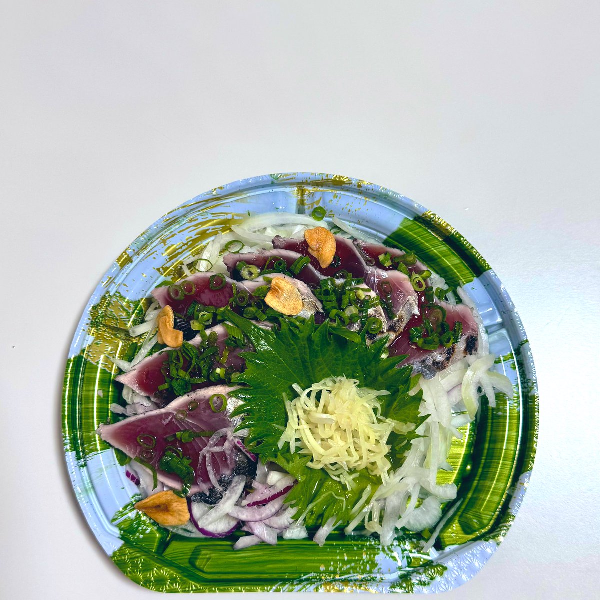 某スーパーの大好きな魚惣菜。

香味野菜と食べるかつおたたき。