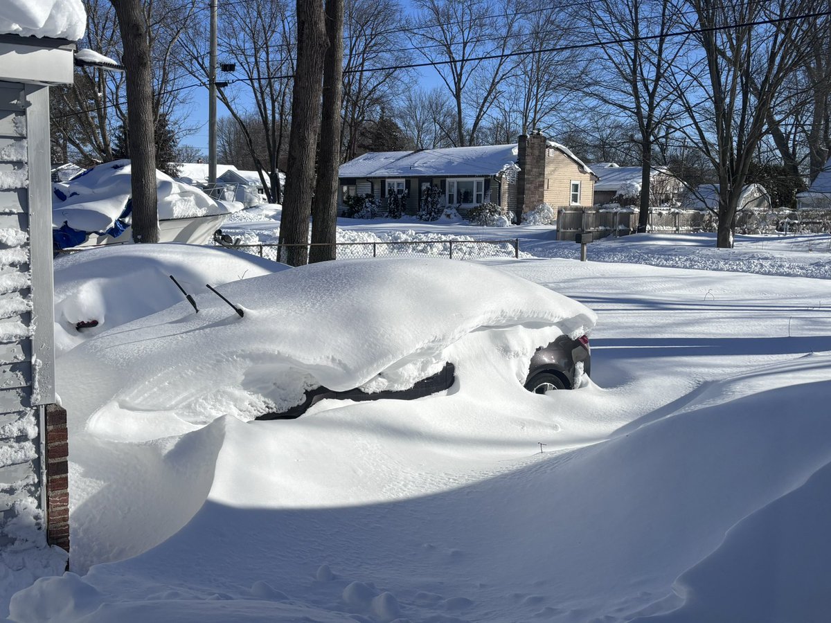 Compvterwife's tweet photo. We’ve had no heat or power for over 24 hours and more snow is expected tomorrow. I’m over it. https://t.co/xU18inBnAS