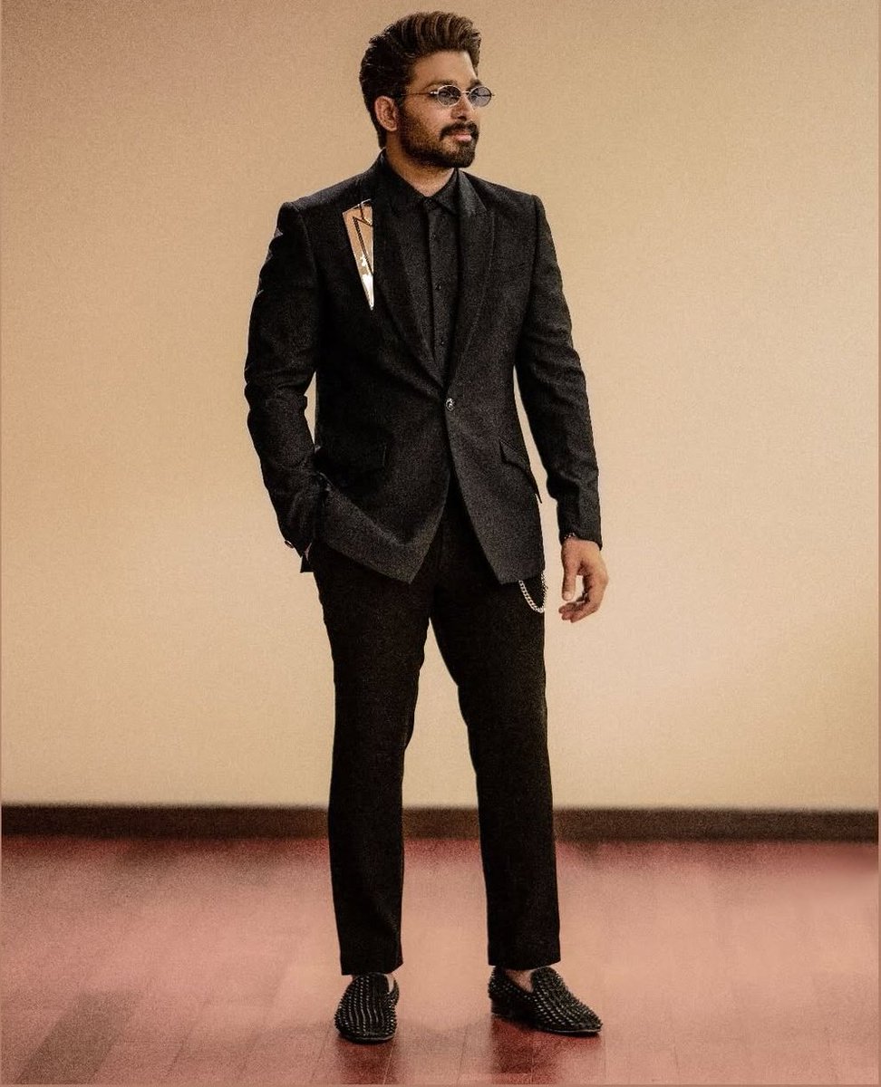 allu_boyz_tcr's tweet photo. Stylish🌟
#AlluArjun https://t.co/OEajdxAdiy