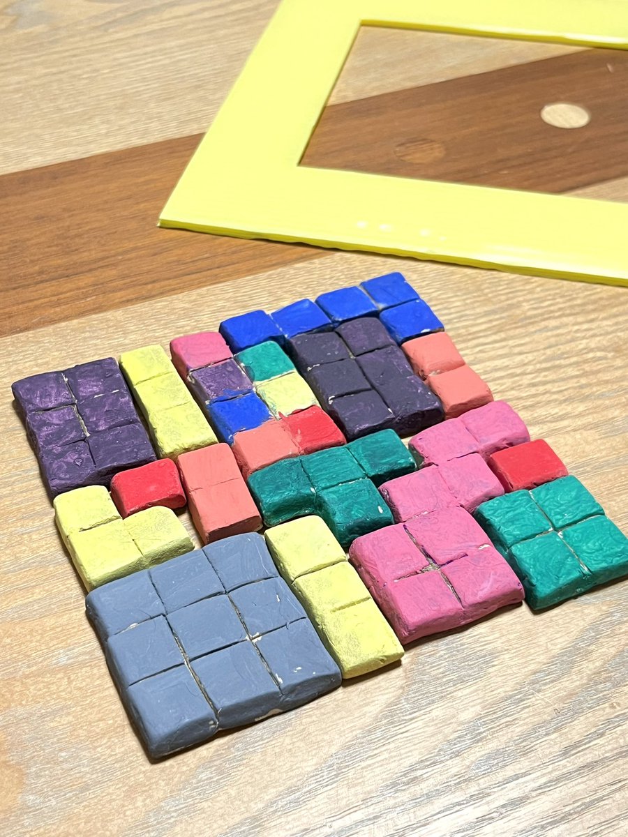 butsubutsu_tera's tweet photo. numberblocksという算数番組にハマっている息子に粘土でブロックパズルを作ってみた。決められた四角内にすべてのピースが収まるように配置するというシンプルなパズル。答えはひとつではないし、予備パーツを作った事により難易度も変えられるようになって、意外に長く遊べそう。 https://t.co/MmFIfrL8Py