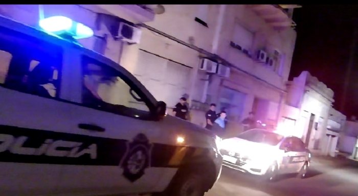 🚨 Disparos en Cerro Norte. La policia encontró 132 vainas calibre 9 mm en el cruce de  Santa Cruz de la Sierra y Pasaje 5,  las detonaciones fueron anoche próximo a las 22 :30.
No se reportaron personas lesionadas.  La intervención se originó a partir de una alerta del sistema