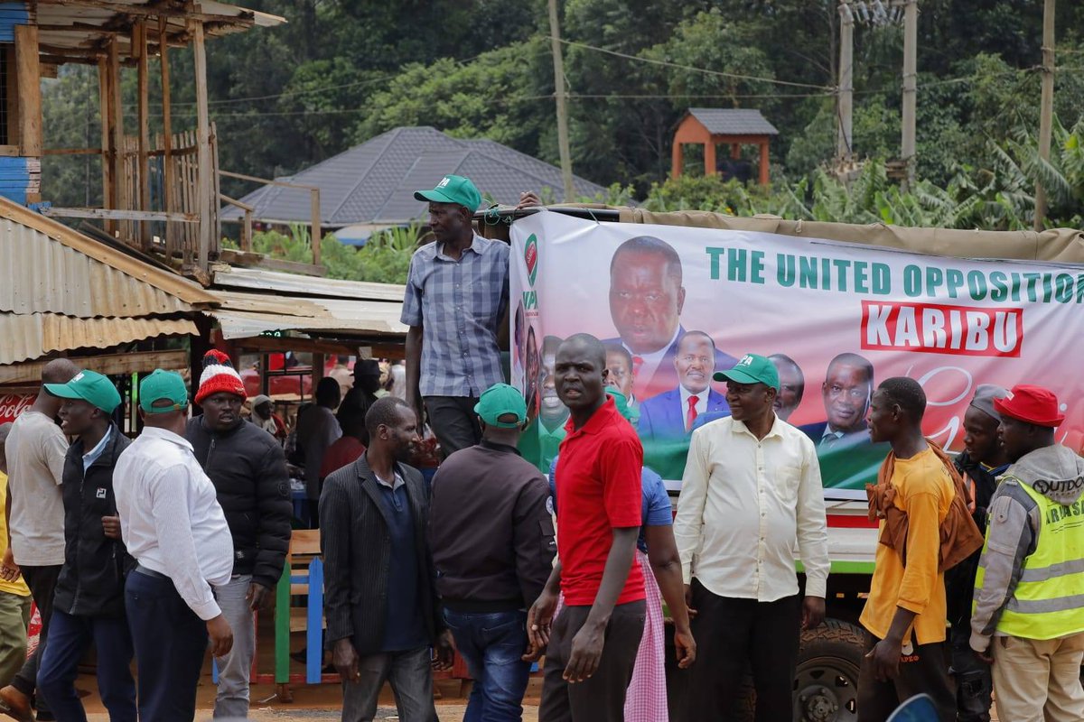 upa_kenya's tweet photo. Earlier today in Nyakoe, Kitutu Chache South, our team held discussions with FOM supporters as they waited to receive the United Alternative Government convoy.

#MatiangiThe6Th #SafishaKenya #UPAParty https://t.co/eoQLituKqY