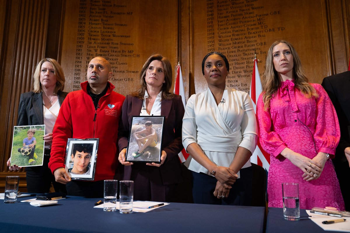 Conservatives tweet media