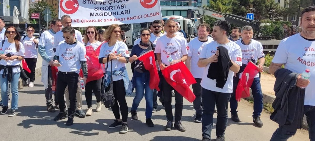 Elimizde devletin bize verdigi sgk kartı var..
Sigortamız başladı SANMIŞTIK..
KANDIRILMIŞIZ‼️
Desteklerinizi Bekliyoruz‼️
<a href="/hakismahmut/">Mahmut Arslan</a>
<a href="/turkiskonf/">TÜRK-İŞ</a> 
<a href="/hakiskonf/">HAKİŞ KONFEDERASYONU</a>
<a href="/ArzuCerkezoglu/">Arzu A. Çerkezoğlu</a>
<a href="/TUSIAD/">TÜSİAD</a>
#ErgünAtalay
<a href="/RHisarciklioglu/">Rifat Hisarcıklıoğlu</a>
#Tobb #Disk #Hakİş #Türkiş 
#StajÇıraklıkSigortasıiçinSTKlarGöreve