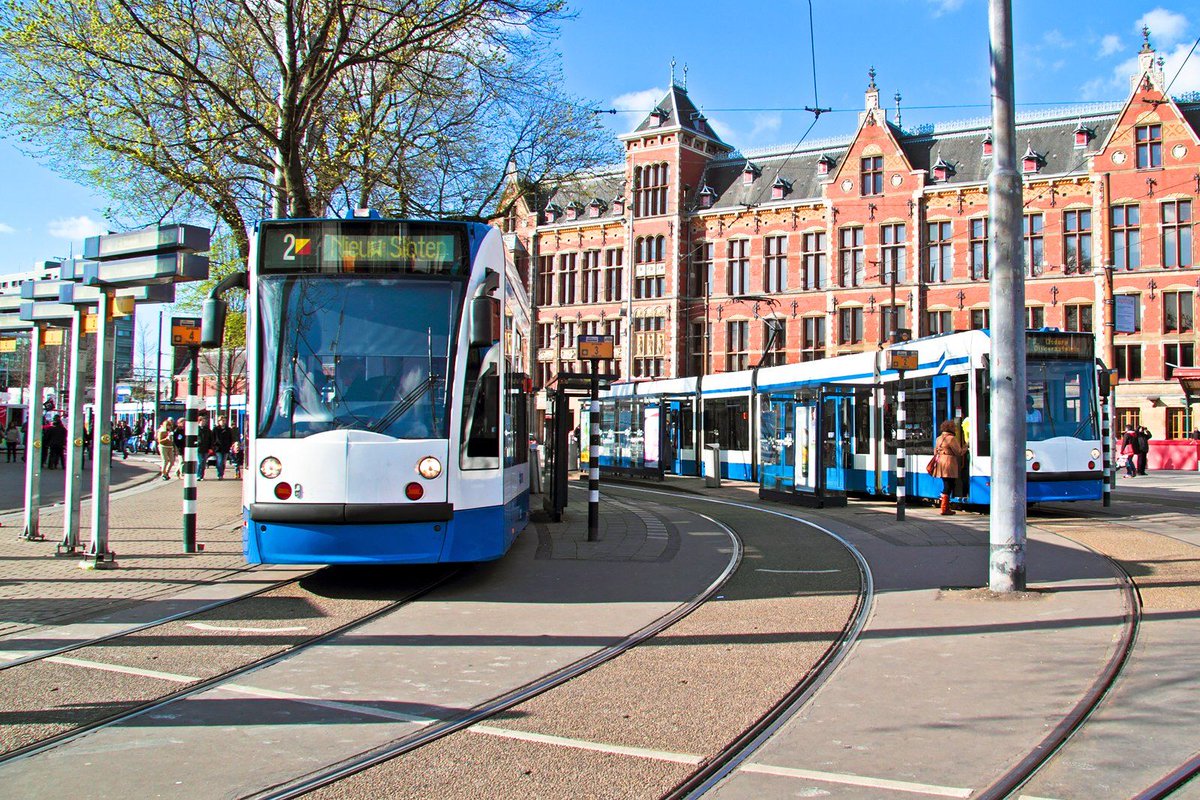 Calivillalonga's tweet photo. "Ah, si pero prohíben los carteles de salchichas! Son decadentes!".
La pueblerina superioridad de esta semana.
#Amsterdam #salchichas #copitos https://t.co/YZ6L6aTDj8