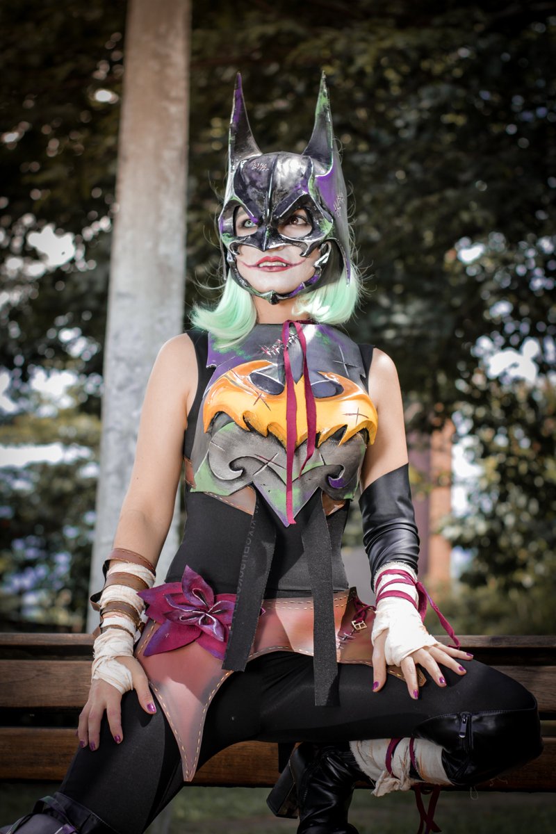 genoy_photo's tweet photo. Una reinterpretación donde la línea entre luz y locura desaparece.
Batman y Joker… pero desde otra mente.
#BatmanCosplay #JokerCosplay #ConceptArt #FotografiaCreativa #DarkPortrait #DCInspired #VisualStorytelling https://t.co/mzvhe6kDRq