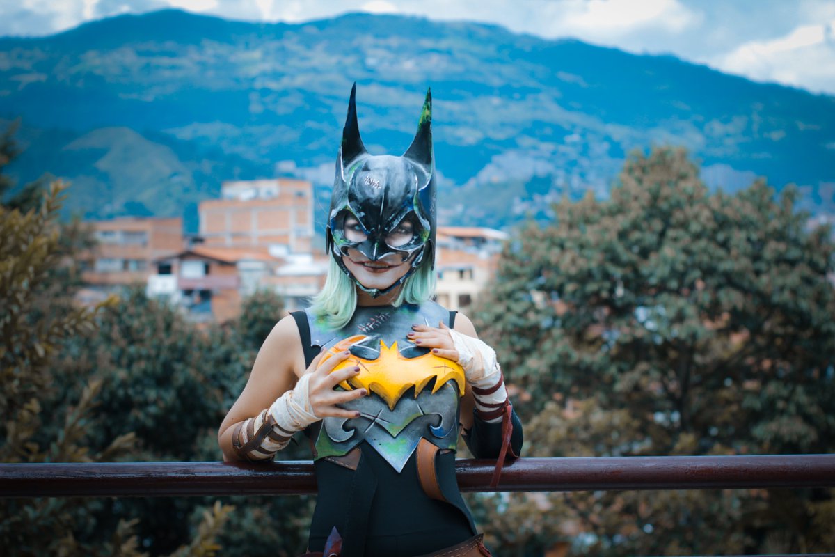 genoy_photo's tweet photo. Una reinterpretación donde la línea entre luz y locura desaparece.
Batman y Joker… pero desde otra mente.
#BatmanCosplay #JokerCosplay #ConceptArt #FotografiaCreativa #DarkPortrait #DCInspired #VisualStorytelling https://t.co/mzvhe6kDRq