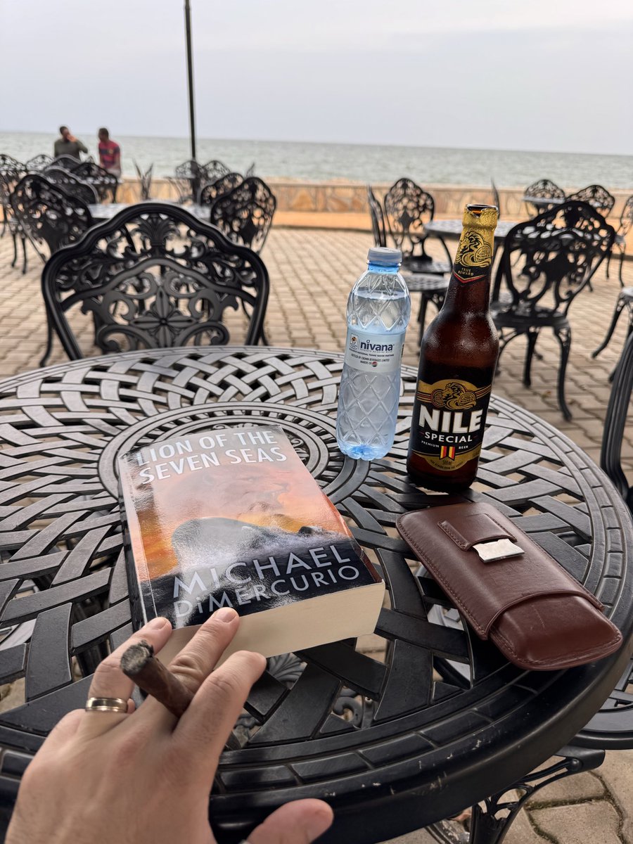 Ale_Savina's tweet image. Nasty weather cell upon arrival in Entebbe, just sitting there, unbothered, at the minimums; I saw, I landed. It’s time… #airlinepilot #entebbe #pilotlife #LionoftheSevenSeas #PatchPacino