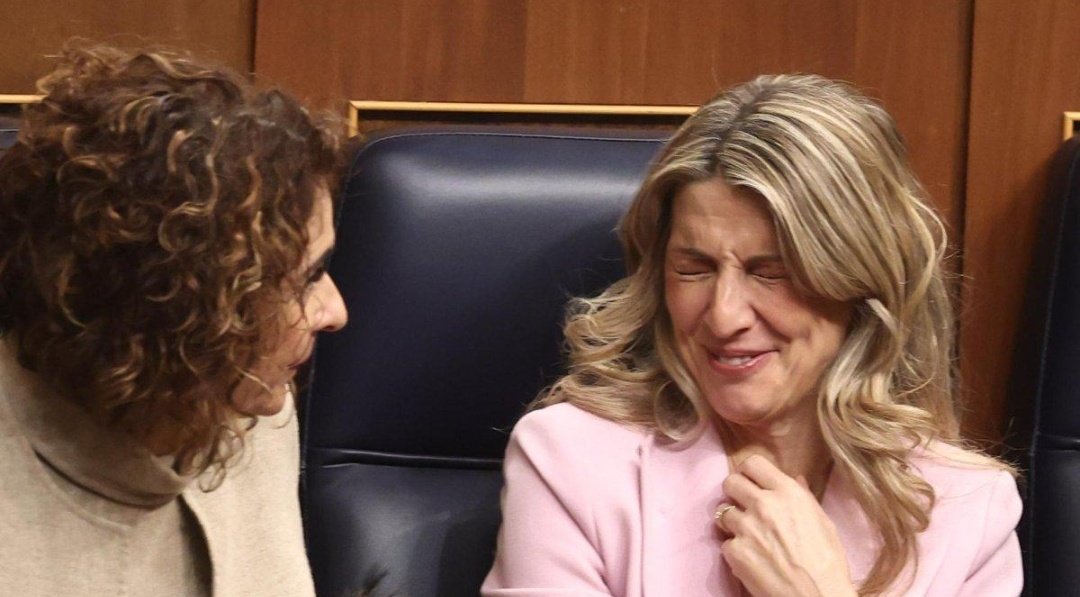 -Te ha caído una demanda de  Julio Iglesias  
- Dónde? Donde? quítamela!!