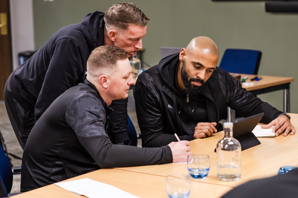FA_PGMOL's tweet photo. Building towards a different career on the field 💪🧱

📸 Highlights from our latest ‘Player to Match Official’ training camp. https://t.co/e9HmMjDrKu