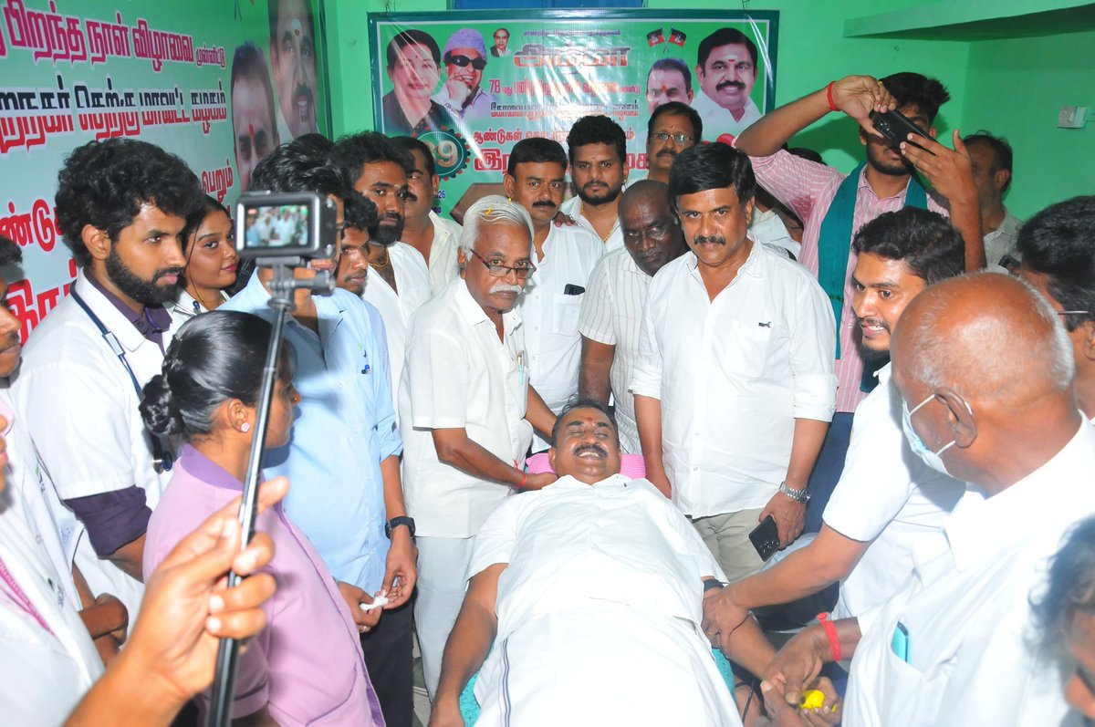 SPVelumanicbe's tweet photo. மாண்புமிகு புரட்சித்தலைவி #அம்மா அவர்களின் 78வது பிறந்த நாளை முன்னிட்டு, #கோவை புறநகர் தெற்கு மாவட்ட கழகம் சார்பில், தொடர்ந்து 39 வது ஆண்டாக, குனியமுத்தூர் பகுதிக் கழகம், சுகுணாபுரத்தில் மாபெரும் ரத்ததான முகாமை தொடங்கி வைத்து, ரத்த தானம் வழங்கினேன்.

#என்றென்றும்_அம்மா

@EPSTamilNadu @AIADMKOfficial #AIADMK #அஇஅதிமுக #Coimbatore