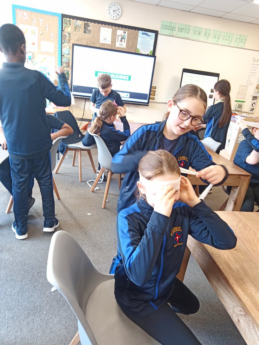 Today we looked at how to treat head injuries as part of our PSHE lesson🏥🤕 <a href="/MrGSGC/">Mr Grogan</a>