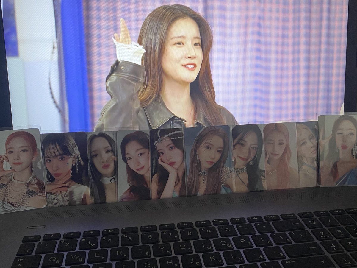wiiyeon's tweet photo. IT WAS THAT SERIOUS TO ME!!!!! happy 10th anniversary to my precious girls i love you so much you are my cosmos my universe and my everything 😭😭 im so lucky to have you in my life please never explode or go bald

#우주소녀 #Bloomhour #WJSN_10th_ANNIVERSARY #우소야_우정해_하뚜 https://t.co/EIz4s2lfxL