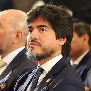 Alguien sabe que pasó con José De La Gasca?
Lo desaparecieron del mapa político.
Supuestamente iba a ir de fiscal general pero no está de absolutamente nada.