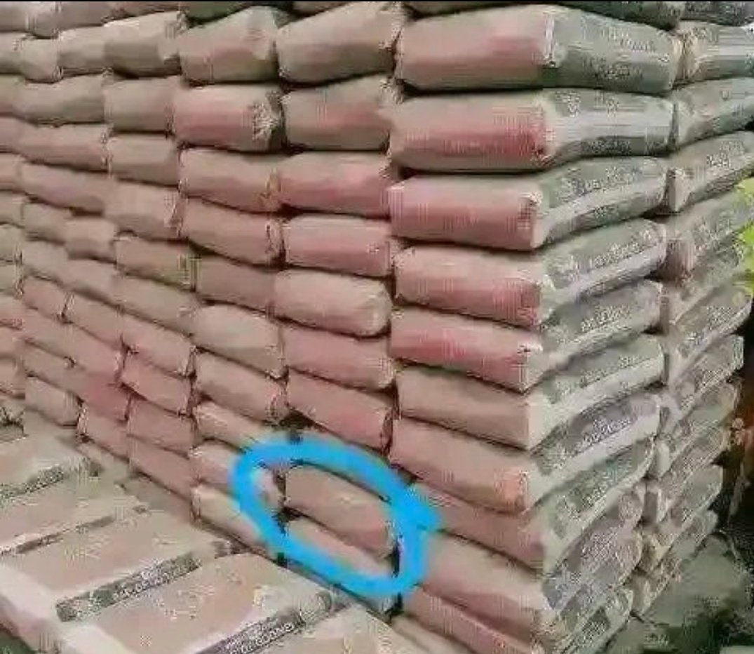 Customer: I want to buy the circled bag ..

Reply as the seller.. 😂💔