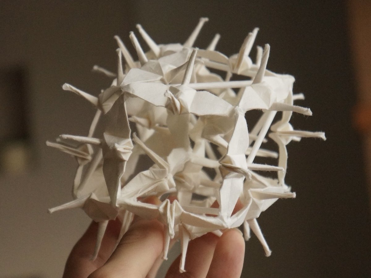 1snub's tweet photo. 「3D shadow of a 4D cube 1,2」
一点に8羽が連結する(左)
二点で4羽ずつ、内部で交差する(右)

今回持ってきた連鶴です🫶

https://t.co/Bll7t1OhbN

https://t.co/7QYCJaVa5V https://t.co/Bry45u1i4E