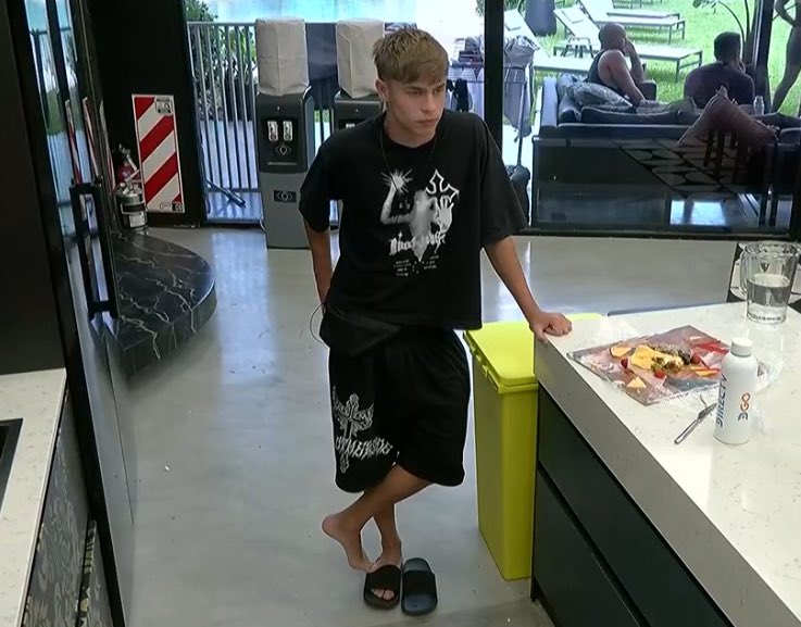 aarontsuarez's tweet photo. lo lindo que es tomy, estará fuerte el voto concha esta edición 

#GranHermano https://t.co/eOnJ1hVm6j