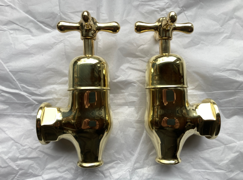 TapRefurbish's tweet photo. This design of tap has adorned many styles of bath, normally a “roll top”.
But because of the lack of facility for a shower handset they soon became passé.
These units are approx 5 3/4″ tall and have the traditional 3/4″ BSP fitment.
Pressure tested and ready to fit. https://t.co/Ni0XfJIKN2