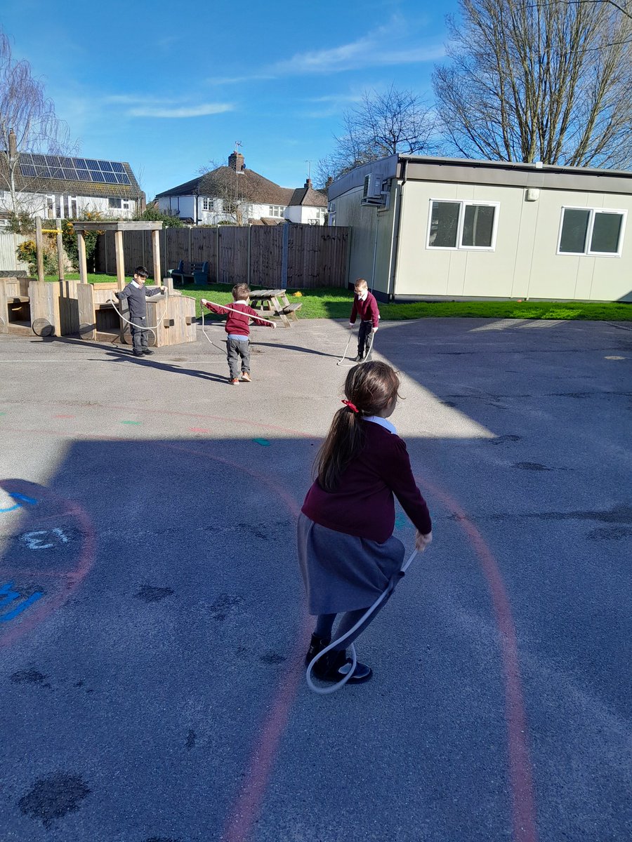 Year1BH's tweet photo. Making the most of the lovely sunshine ☀ this afternoon! @busheyheathjm https://t.co/jVDmRhoIkq