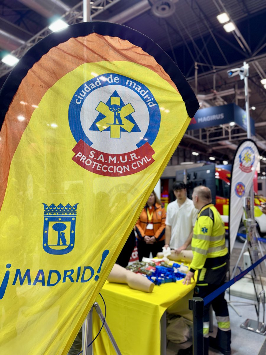 SAMUR_PC's tweet photo. 📸 Así se vive #SICUR2026 en nuestro stand.

Formación práctica, demostraciones y talleres donde compartimos cómo actuamos en las emergencias y entrenamos habilidades que salvan vidas.

📍 Pabellón 8 · Stand 8E20 y 8E20_01

Seguimos en @IFEMA 💪
#SAMUR-Pc #Emergencias https://t.co/ToGciJ6yfn