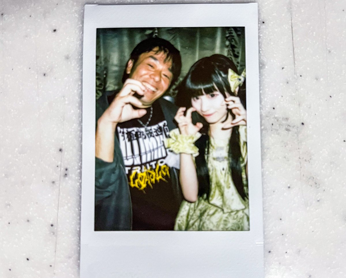 初めての時に新規 ZEPPで2回目 今回3回目で初チェキ 見る度にやっぱり