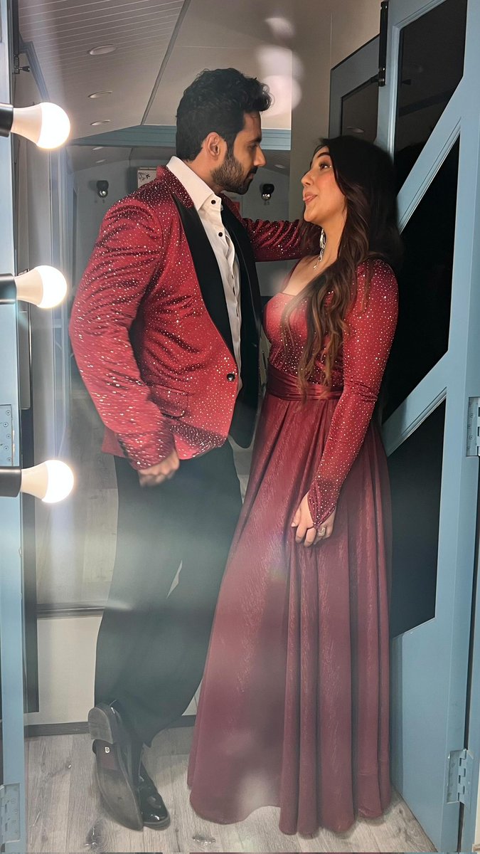 RashmiRaju11's tweet photo. people tried hard to break them,but they stood by eo till last, there's reason why their bond is different....

6 MONTHS OF ABHINOOR 

#abhinoor #abhishekbajaj #ashnoorkaur https://t.co/fQtOVF0sEf