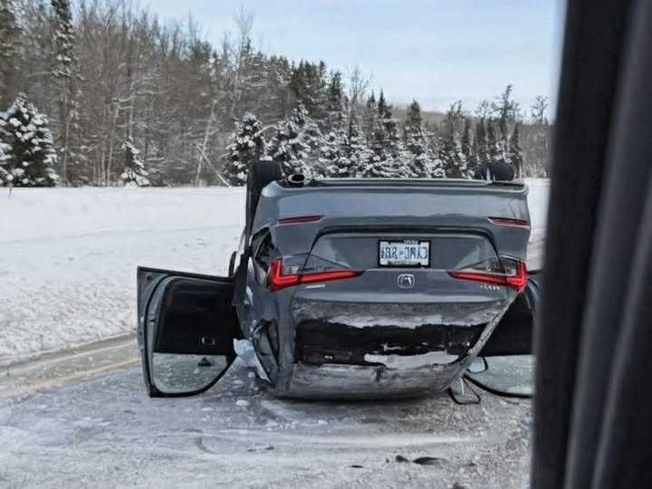 Barrie411's tweet image. CLEARED 

COLLISION : Hwy  400 n/b near Lower Big Chute rd #Moonstone Rollover , #OPP on scene - #TrafficAlert 

@AtTheScenePhoto