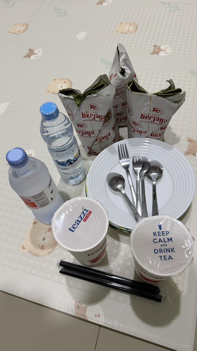 Bukber hari ini menemani tanti yg galau 😔