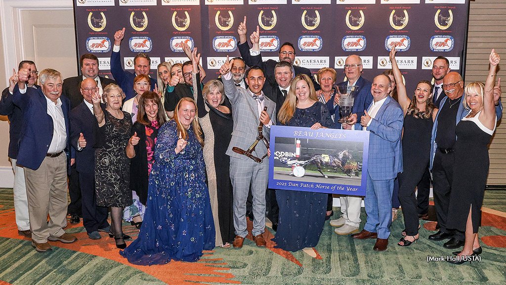 Canadian-connected horses took top honours at the 2025 Dan Patch Awards in Orlando on Sunday, Feb. 22 with Canadian-bred Lexus Kody winning Trotter of the Year and Canadian-based Beau Jangles named Pacer of Horse of the Year → t.ly/7aJR4 #harnessracing
