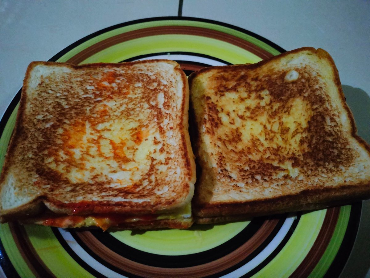 ANJAAAYYY MENGSIP DINNER KALI INI MAM YG MANIES KEK AK~ tp kayaknya agak salah ya milih menu kali ini