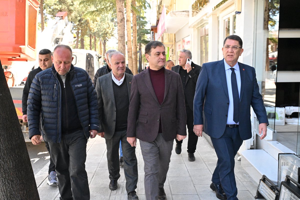 AESOB Başkanımız Sayın Adlıhan Dere, Cumhuriyet Halk Partisi İlçe Başkanımız Yakup Coşkun ve Elmalı Ulaştırma Hizmetleri Esnaf Odası Başkanımız Fatih Yılmaz ile birlikte; Elmalı Esnaf ve Sanatkârlar Odası Başkanımız Hüseyin Aslan’ı makamında ziyaret ettik.