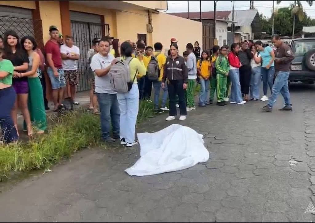 #ATENCIÓN🔴

La mañana de éste Martes <a href="/s3s/">s3s</a>¡n@r0n a una docente en el cantón #LaConcordia cuando se dirigía a su trabajo. La fémina fue v1ct1mada mediante un ataque armado.
Fue identificada como:
Ing. #DianaAlcívar, docente de un  colegio de la localidad.