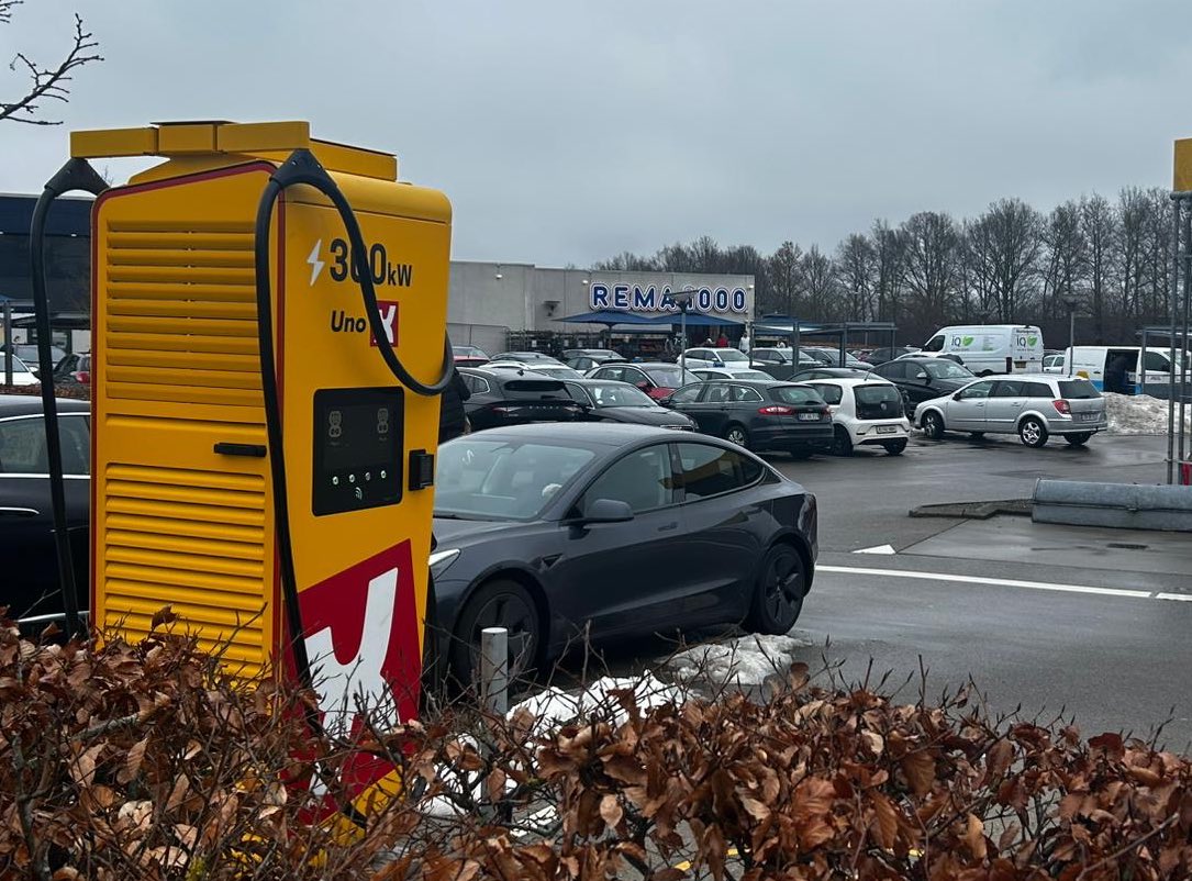 Uno-X ultrafast EV charging tweet media