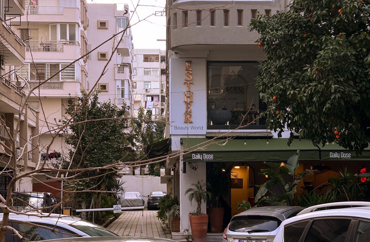 bu şehrin her sokağında portakal ağaçları olmasına bayılıyorum

adana, şubat 2026