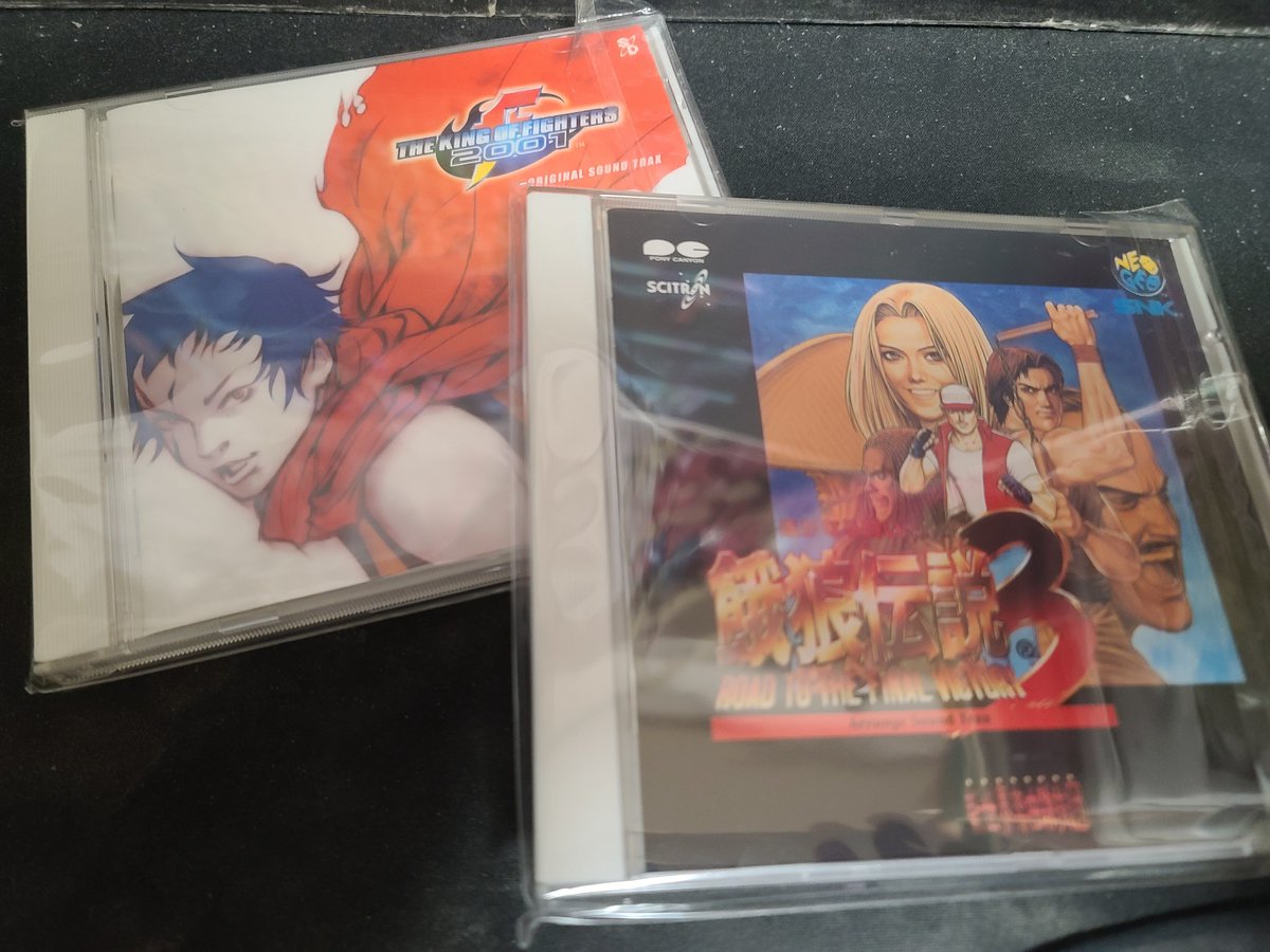 udonvssupagett1's tweet image. こないだサイトロンの会へ参加したことに看過されて、音楽CDを買ってしまった！
餓狼3のアレンジ版も名盤だしKOF2001もチップ特有の音がするし非常に満足度が高い逸品w
阿川泰子や宮川泰が参加してたり錦織健が出てたりアレンジ版はグッとくるんよね🐸🤗🐸🤗

#KOF2001
#餓狼伝説
#SNK