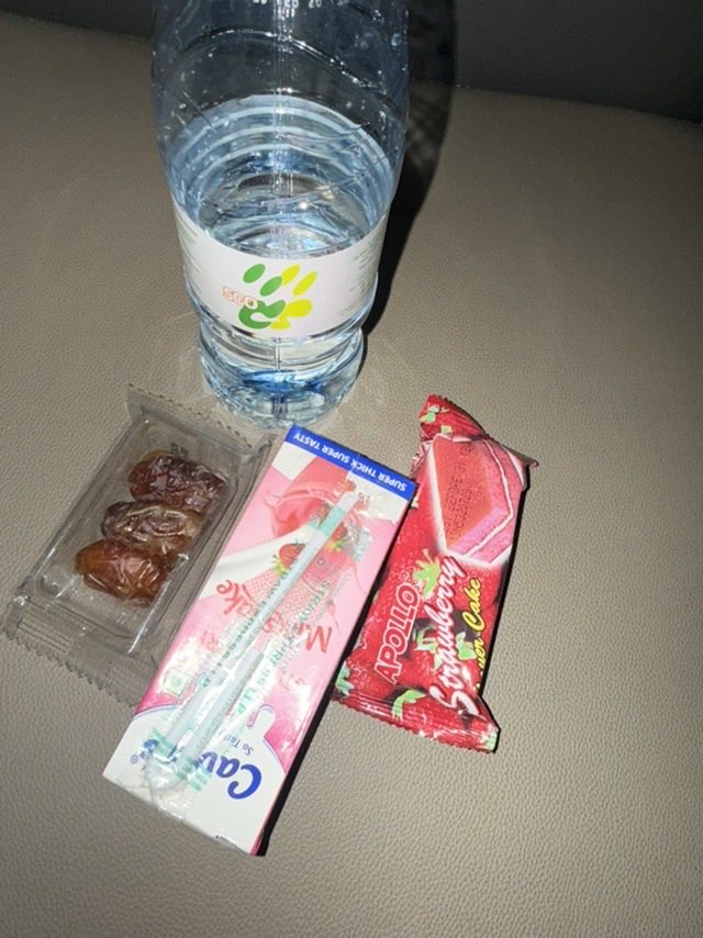 When I just got this photo and was told this is what MACL is giving their staff for Iftar I asked “is this real?”

It is real.

This is what the multibillion dollar company MACL is providing to its staff, while senior management and political appointees such as <a href="/aaaaaidh/">aaidh 🇵🇸</a> and