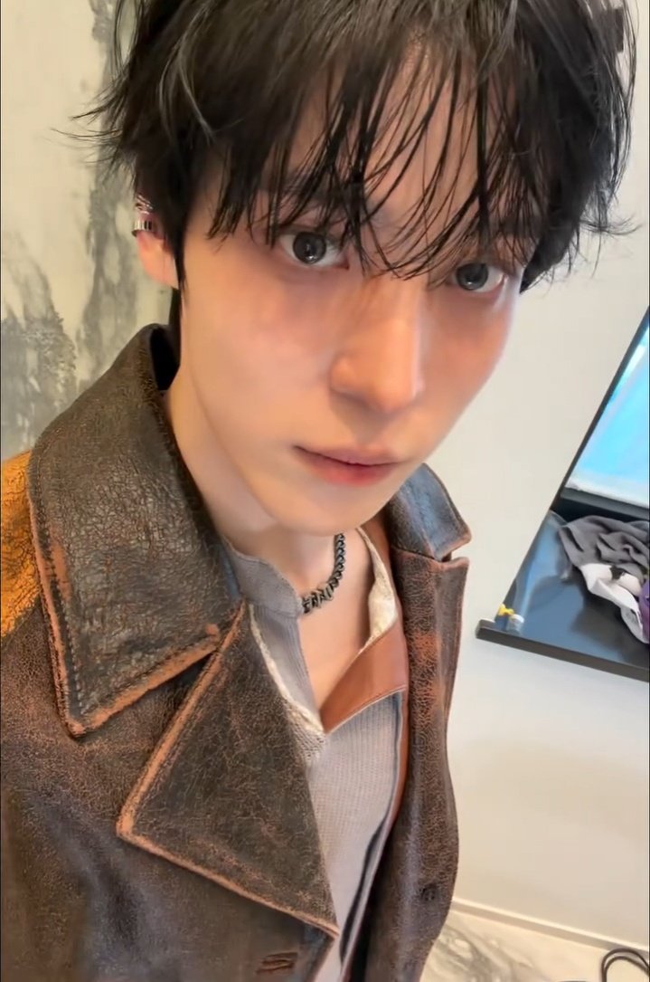 ATEEZUD's tweet photo. [📷] YUNHO before the Diesel Fall Winter 2026 Women's Collection 

YUNHO AT MILAN FASHION WEEK
#YUNHO #윤호
#Diesel #DieselFW26
@ATEEZofficial @DIESEL https://t.co/8im6rDCgUa