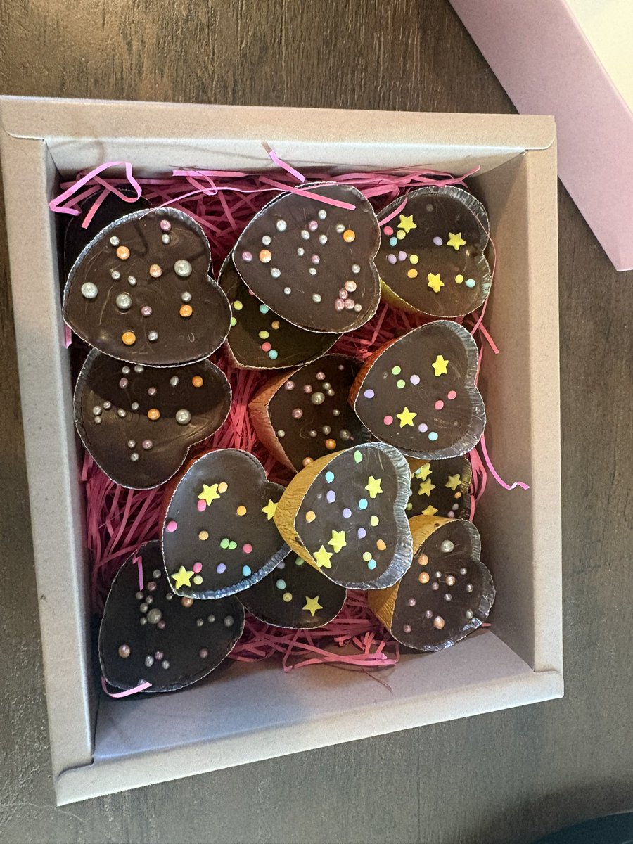 なかなか浮上出来なかったけど、人並みにイベント(バレンタイン)はこなしてた…🍫
例年通り、旦那にはでっかいハートチョコ！！チビや娘にも♡
テンパリングにはドライヤーが失敗無し。