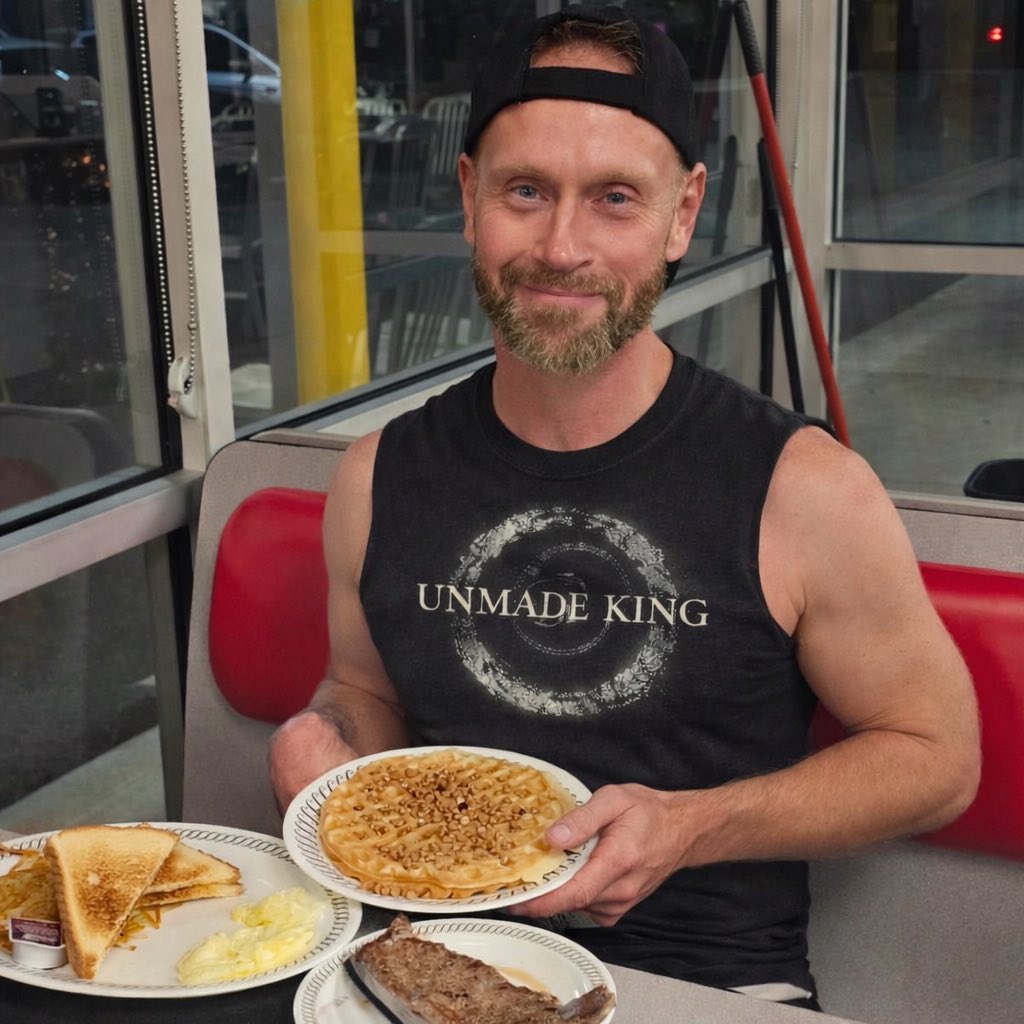 Holly’s isn’t Waffle House, but it’s pretty close. Stopped in for my usual TUESDAY CHEAT MEAL before heading to the gym. Today we’re representing my old friend <a href="/TUKxENIGMA/">Yurievich • 𝚄𝙽𝙼𝙰𝙳𝙴 𝙺𝙸𝙽𝙶 • E̷N̷I̷G̷M̷A̷</a>  

When I grow up I wanna be just like him. One win down. Let’s see how long we can keep the streak.
