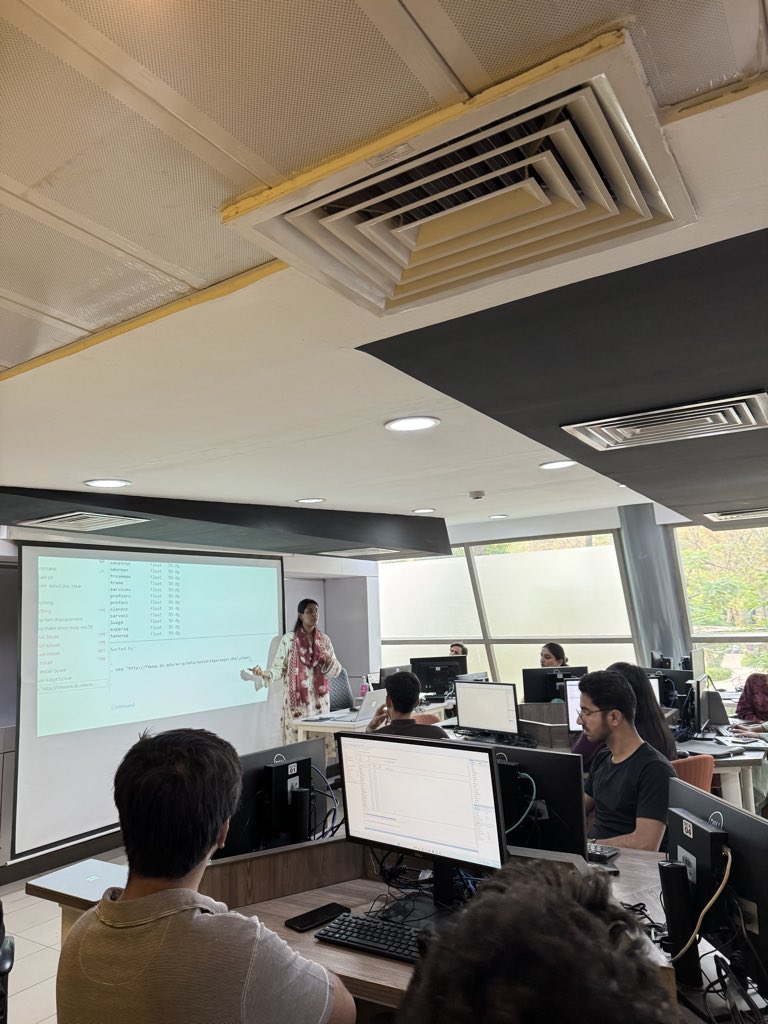 EGF_SESS_IBA's tweet photo. Proud to see our Research Assistant, Areesha Shaikh, lead a Stata workshop for students through the EGF Lab, strengthening practical research skills within the academic community. At EGF Lab, we believe knowledge grows when shared. #EGF #IBAKarachi #SESS https://t.co/Y0n8MwVsYb