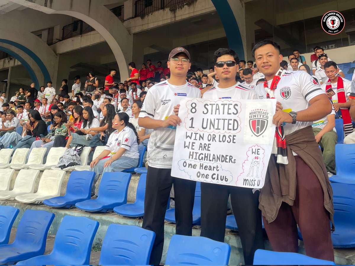 HighlanderB8's tweet photo. Miles apart, but chanting the same name. 🗣️⚽
From the screening vibes in Guwahati to the electric atmosphere at Bengaluru's Sree Kanteerava Stadium -
This is the spirit of the Highlanders! 🤍❤️🖤
#WWTTT #HighlanderBrigade #ISL12 #NEUFC #Bengaluru https://t.co/Iy4LcxC9tP