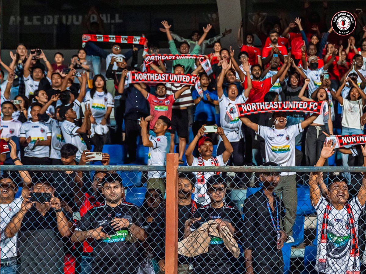 HighlanderB8's tweet photo. Miles apart, but chanting the same name. 🗣️⚽
From the screening vibes in Guwahati to the electric atmosphere at Bengaluru's Sree Kanteerava Stadium -
This is the spirit of the Highlanders! 🤍❤️🖤
#WWTTT #HighlanderBrigade #ISL12 #NEUFC #Bengaluru https://t.co/Iy4LcxC9tP