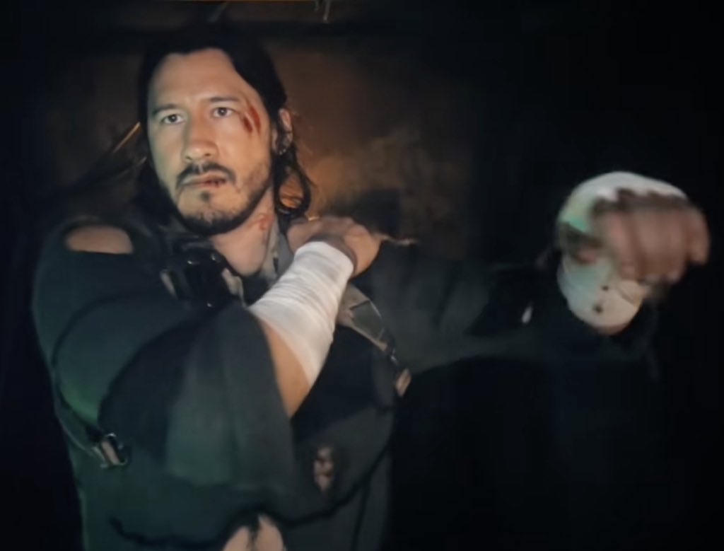 i think about this shoulder roll daily. any time i watched the movie i looked forward to the shoulder roll. i am. not kidding he looked so scared throughout the entire movie but this was where he had REAL determination in his eyes also it was really h

#ironlung #IronLungSpoilers