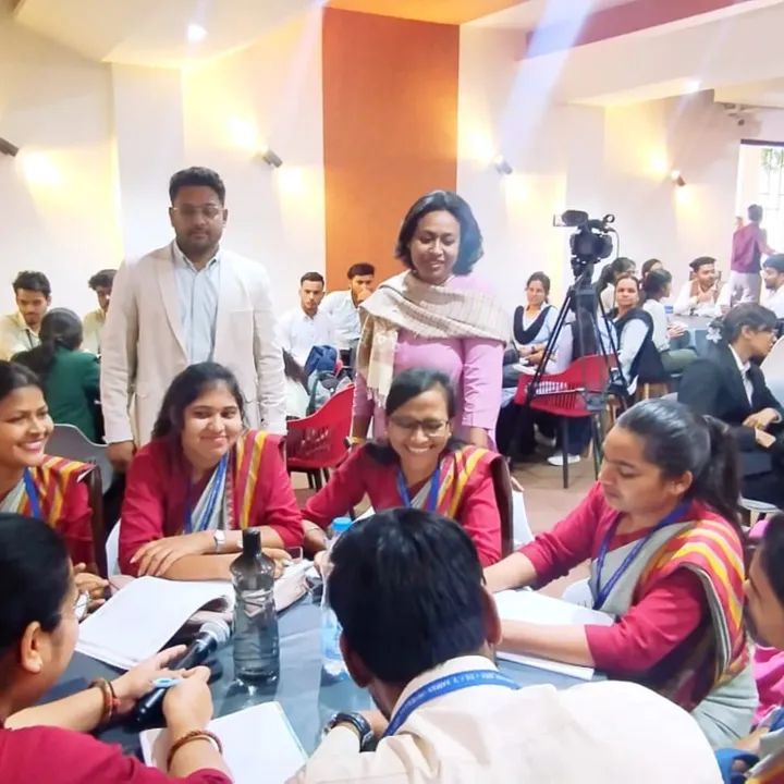 cvruCG's tweet photo. Ground Discussion isn’t just a session—it’s a spark. Day 2 of the Student Development Program at CVRU Bilaspur, where ideas walk, talk, and take root 🌱💬✨  

#CVRU #StudentDevelopmentProgram #GroundDiscussion #Bilaspur #FutureLeaders https://t.co/4HSUtN9eHr