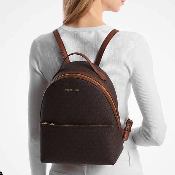 LordOfDiscounts's tweet image. ✈️MK Logo Backpack, 2 Colors Available, now $63.20 via Michael Kors

⬇️ 87% Price Drop

🔗 - link.lordofsavings.com/4kWwwkL

#LRDeal | #AD @michaelkors #michaelkors #mkpartner